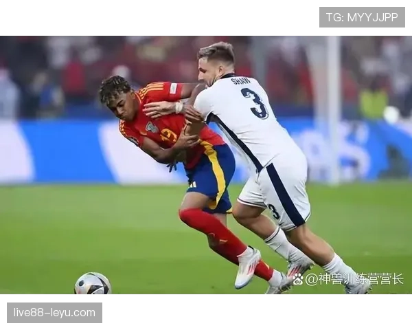 欧洲杯精彩瞬间回顾：风雨中球员展现坚韧精神与竞技实力