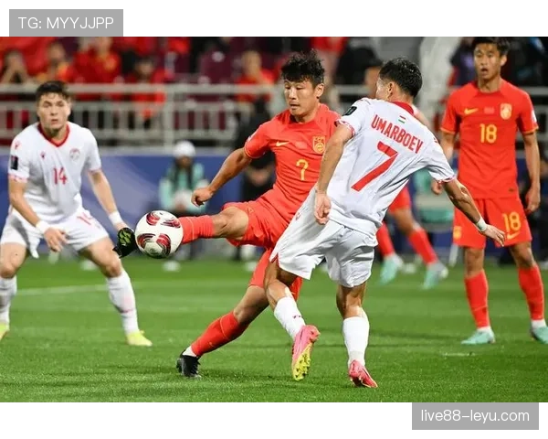 联赛激战正酣,精彩进球与争议判罚引爆社交平台热议 联赛激战正酣,精彩进球与争议判罚引爆社交平台热议