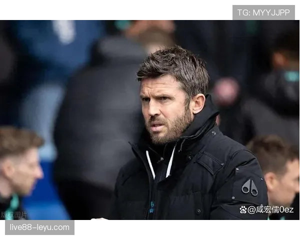 萨里重返英超引热议,球迷聚焦其执教表现与战术影响力 萨里重返英超引热议,球迷聚焦其执教表现与战术影响力