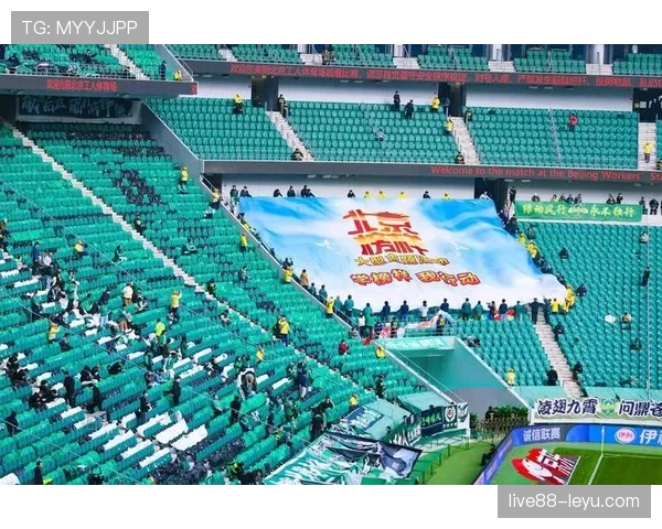 工体满员见证北京国安强势崛起,球迷热情点燃全场 工体满员见证北京国安强势崛起,球迷热情点燃全场