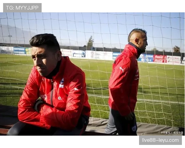 智利队逼抢体系解析：如何通过高强度压迫快速扭转比赛节奏并撕裂对手防线