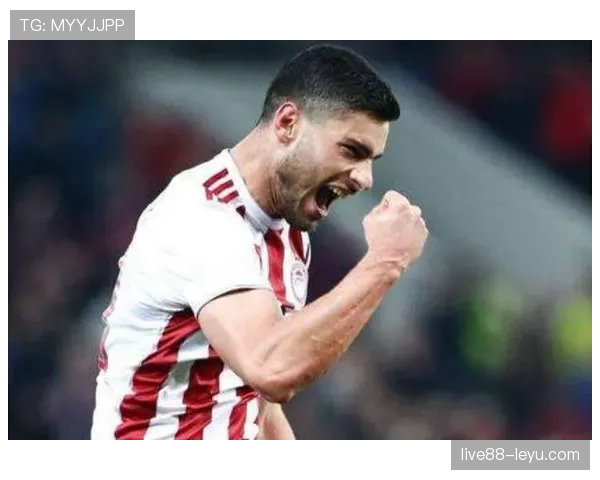 曼城边后卫全力支持Rodri：球队凝聚力展现强大实力和表现稳健