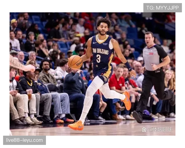 哈利伯顿突破助攻比尔，提升球队关键时刻得分效率