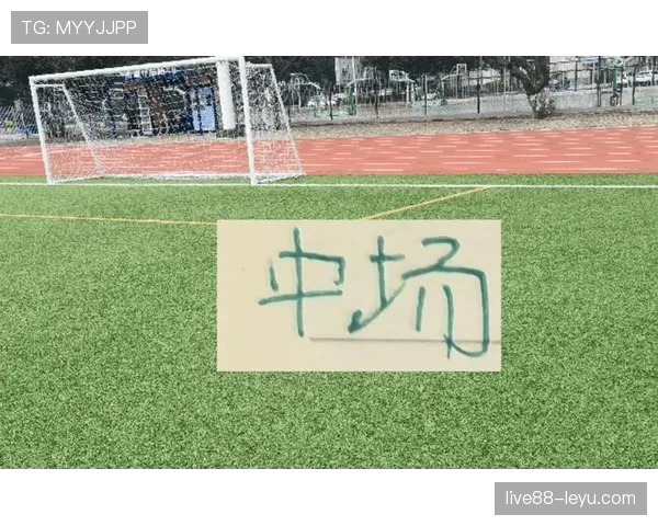 申花中场看似运转正常，实则一到关键连接就断链